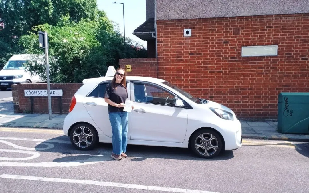 Driving Lessons North London. Flávia passed 1st time.